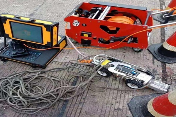 嘉荫CCTV管道检测机器人