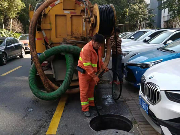 嘉荫排污管道清淤