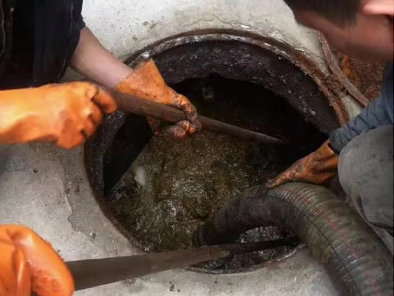 嘉荫清理化粪池时如何避免沼气的危害?